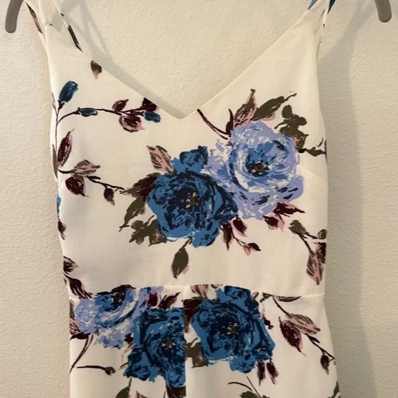 Lush romper spaghetti strap, crisscross back size small - Picture 2 of 5